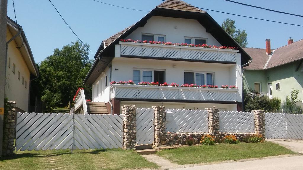 Alsópáhok Betti Vendeghaz 아파트 외부 사진